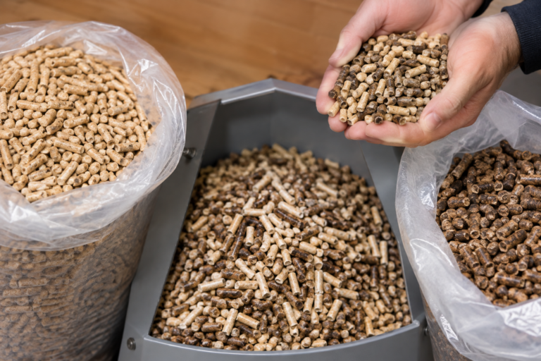 Granulés de bois : peut-on mélanger deux qualités ou deux marques de pellets ?